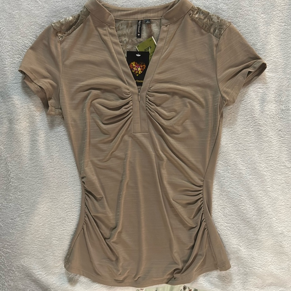 Women’s khaki short sleeve top with lace back